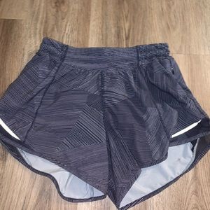 LuluLemon Hotty Hot Low-Rise Lined Shorts 4”